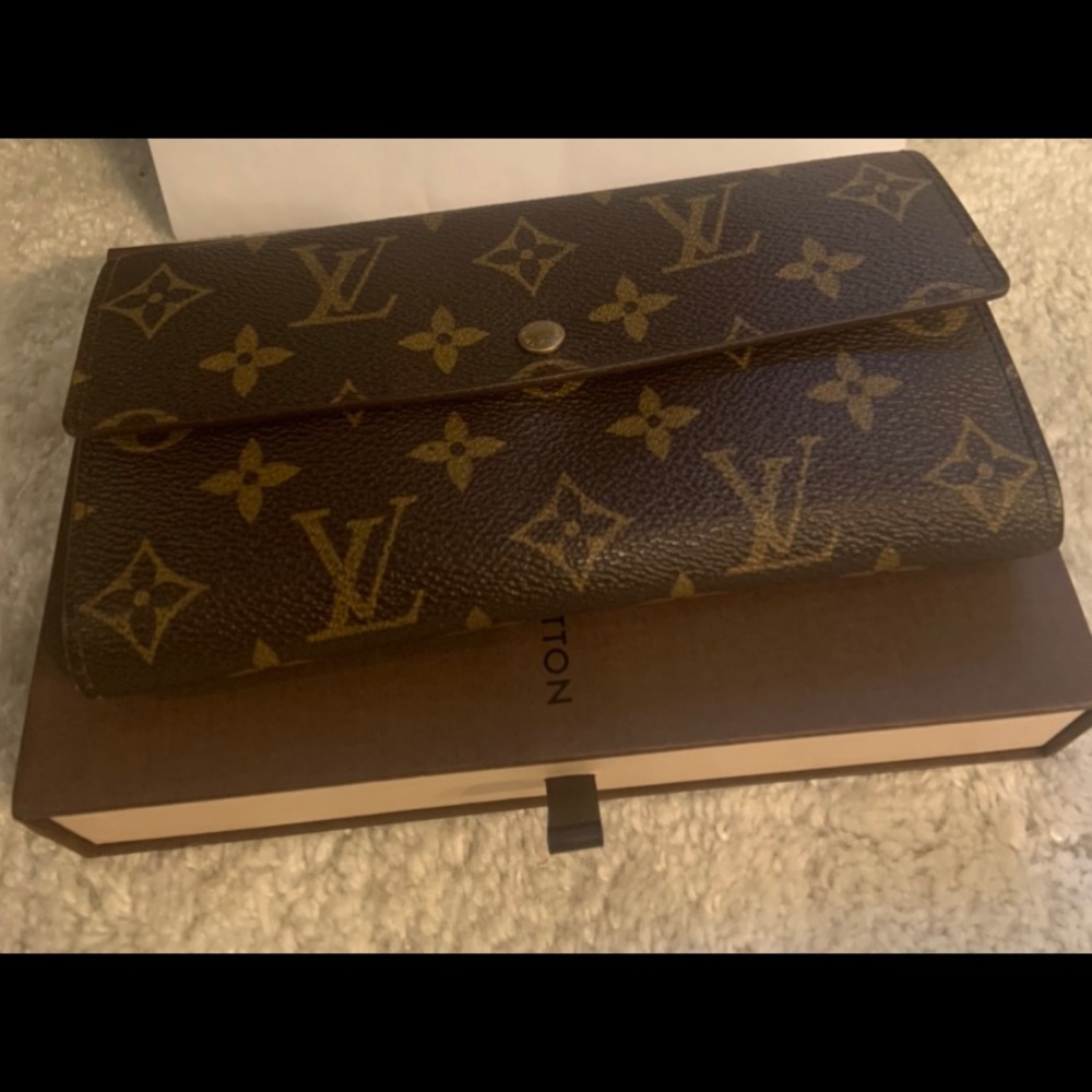 ⛔️⛔️SOLD⛔️⛔️ Authentic LV Mono long Walllet